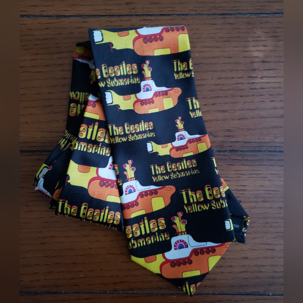 NWOT Rare Beatles Yellow Submarine Tie - Picture 3 of 10